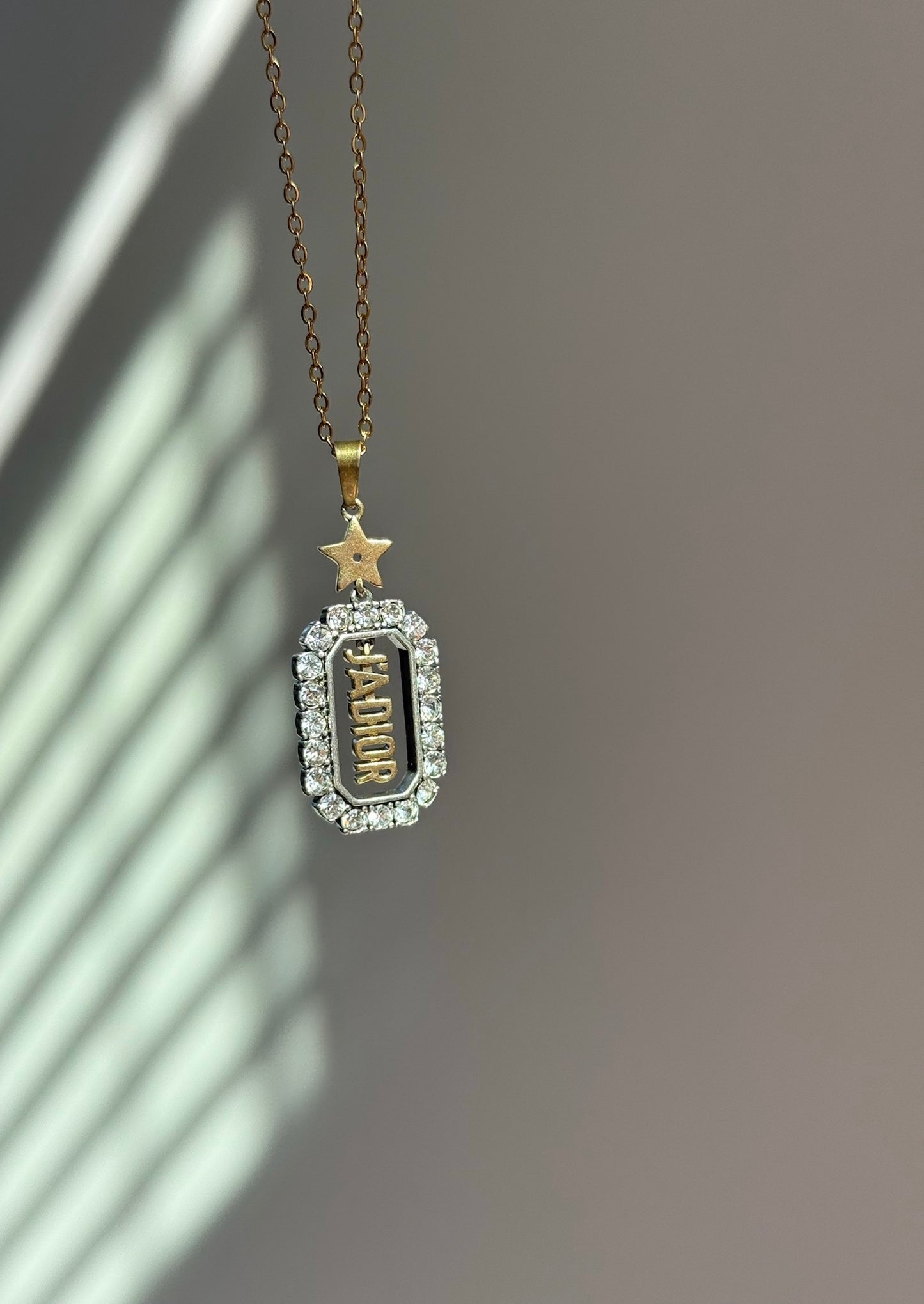J’Adior Star Pendant