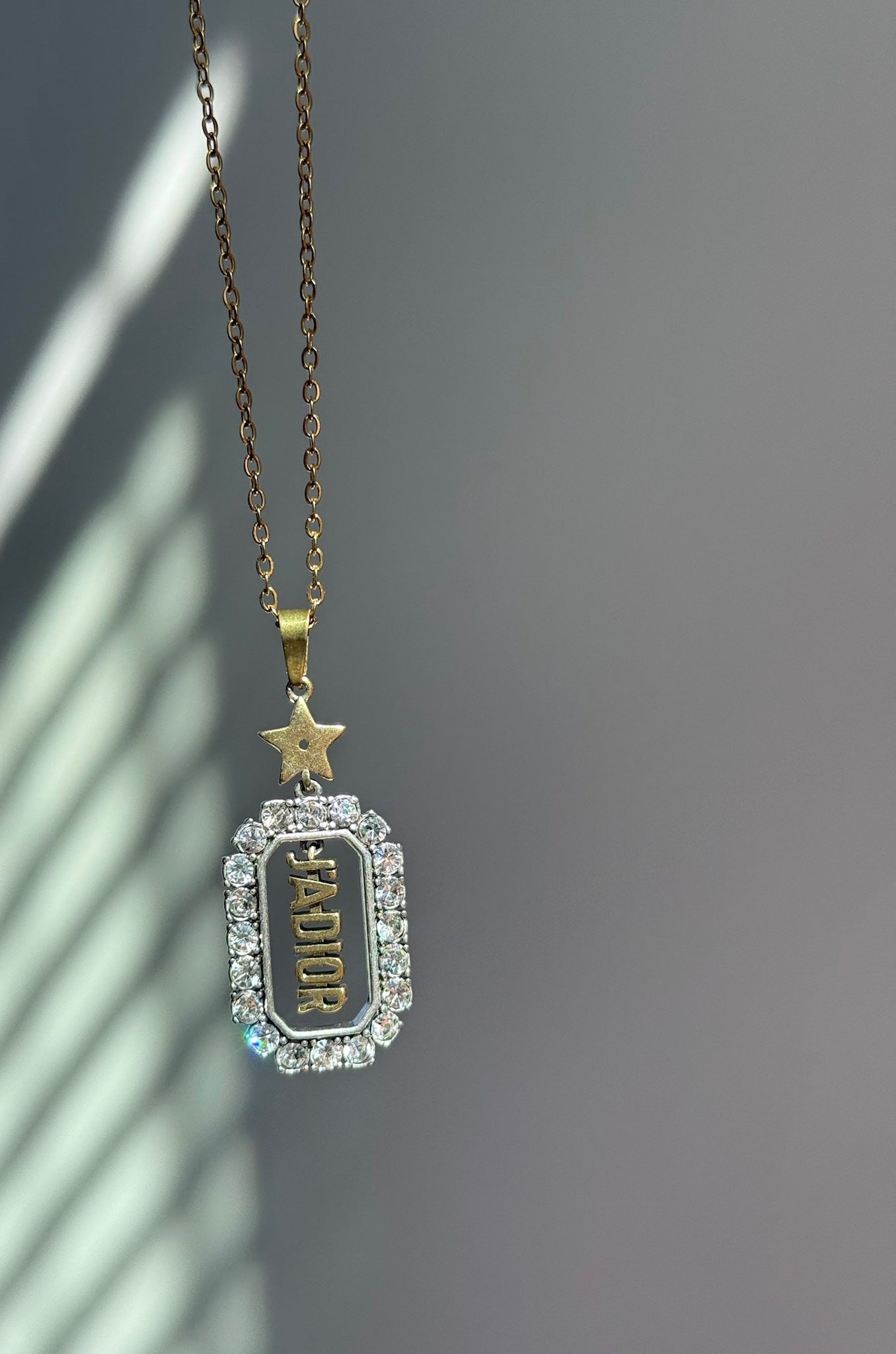 J’Adior Star Pendant