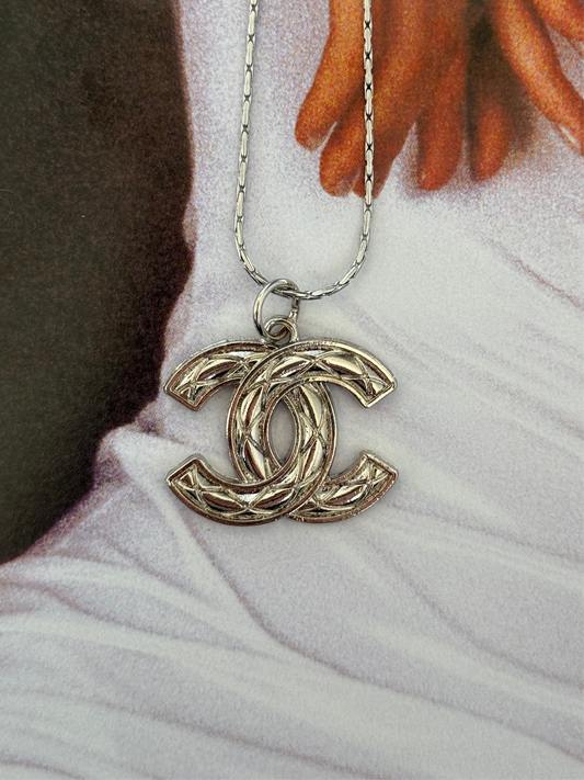 Silver Queenie Pendant