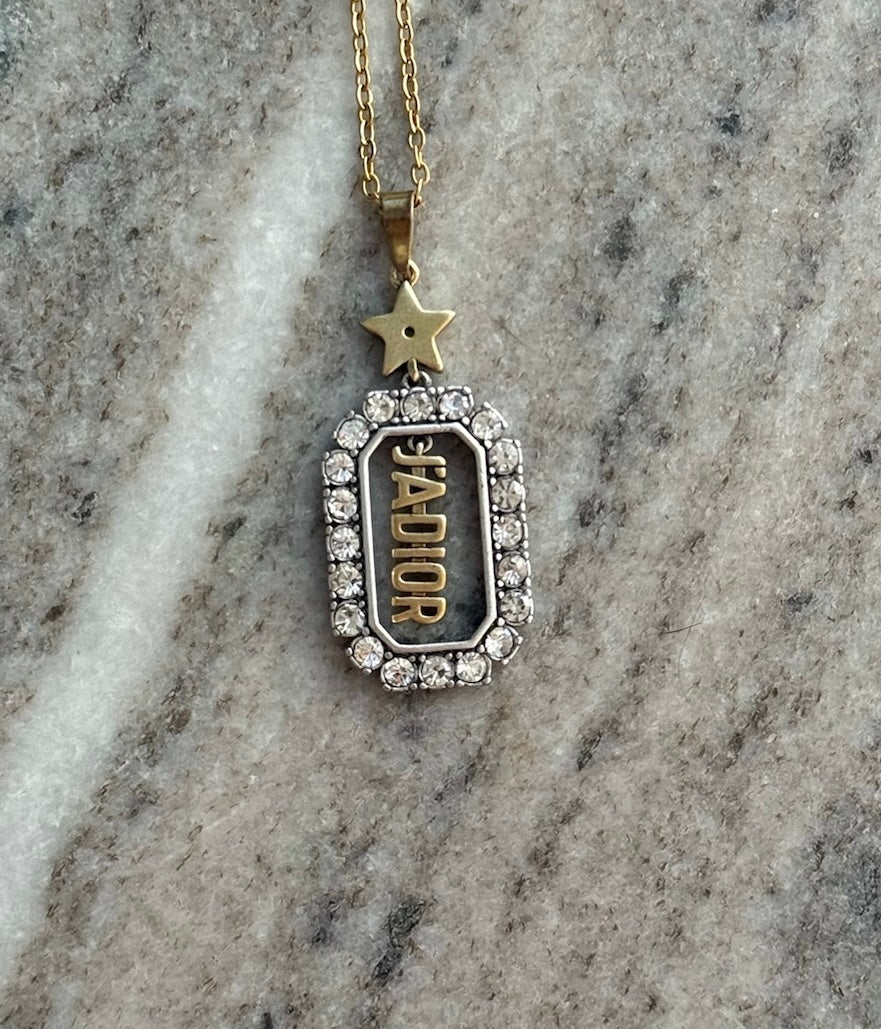 J’Adior Star Pendant