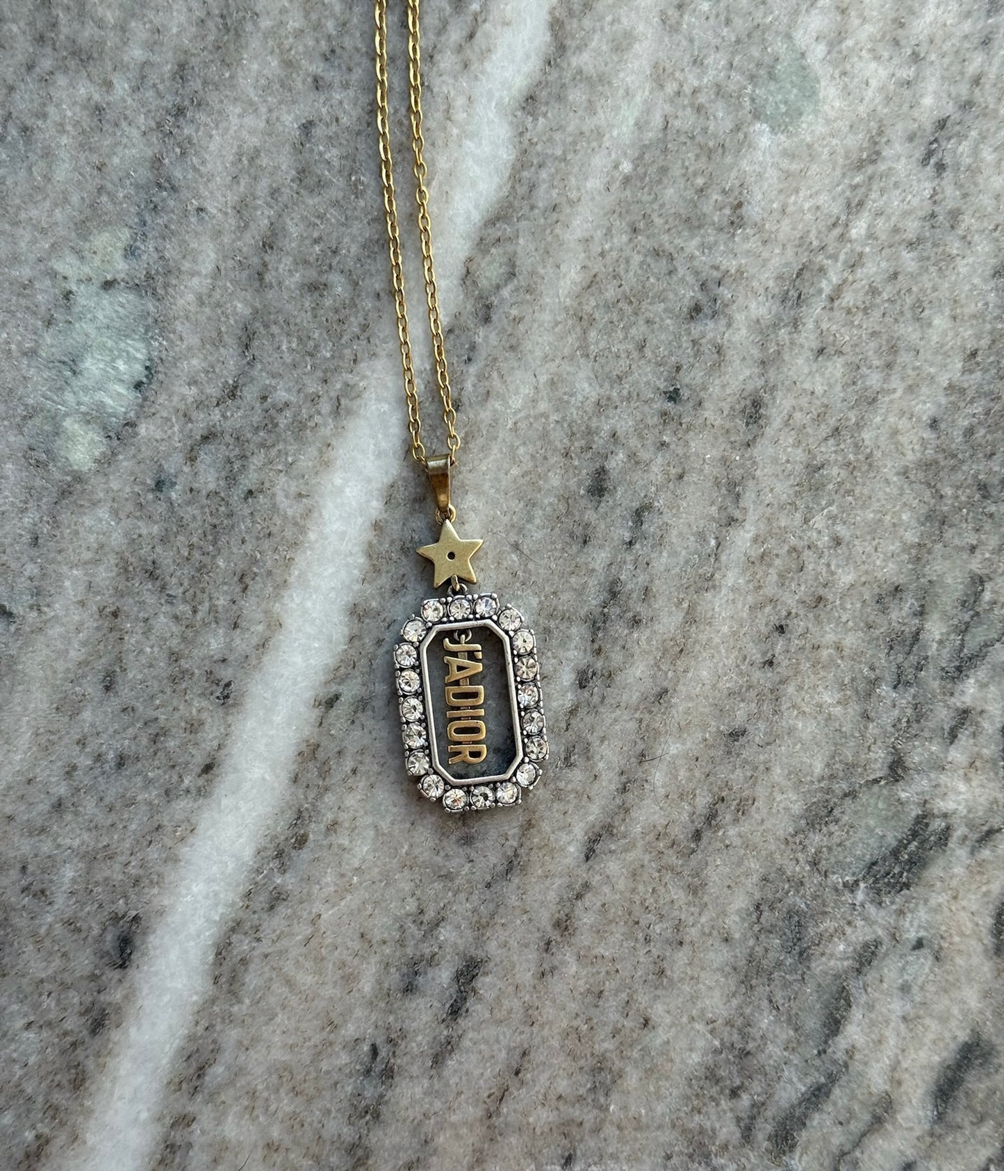 J’Adior Star Pendant