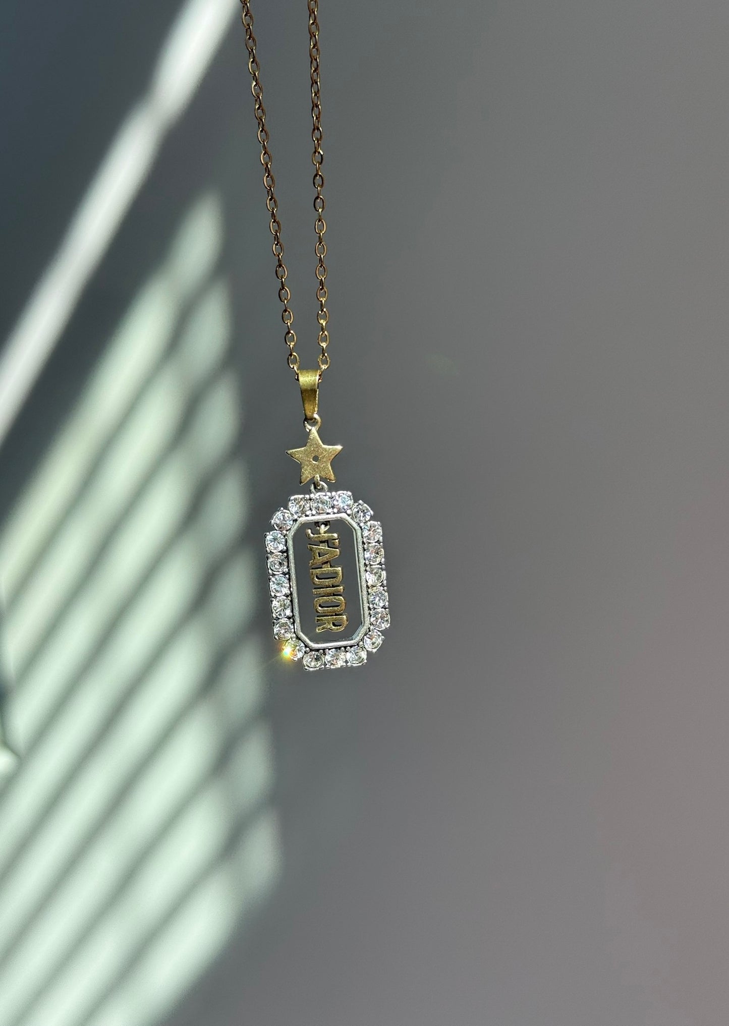 J’Adior Star Pendant
