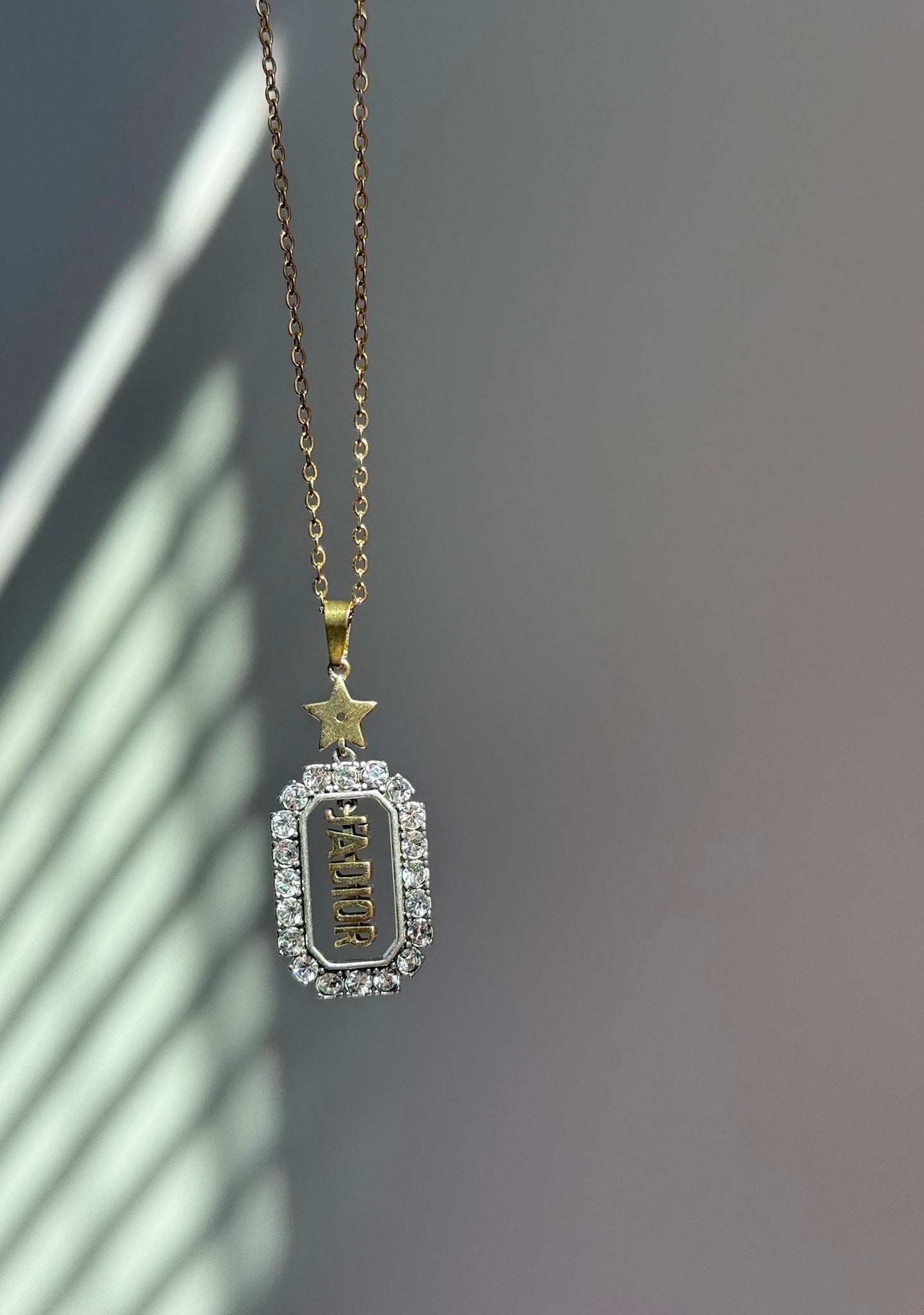 J’Adior Star Pendant