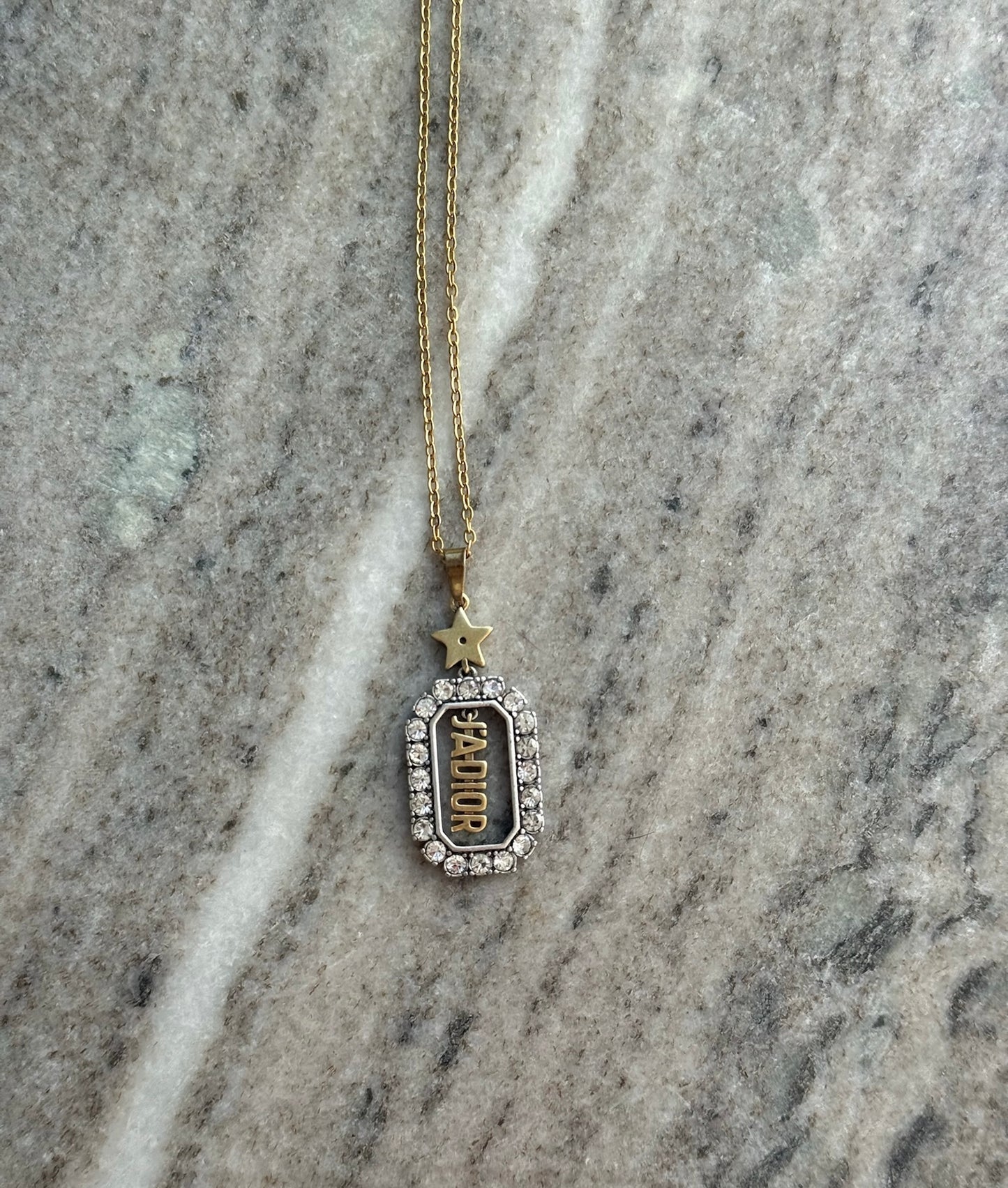 J’Adior Star Pendant