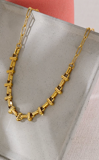 Textured Paper Clip Chain