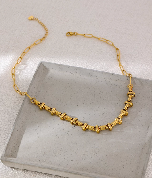 Textured Paper Clip Chain